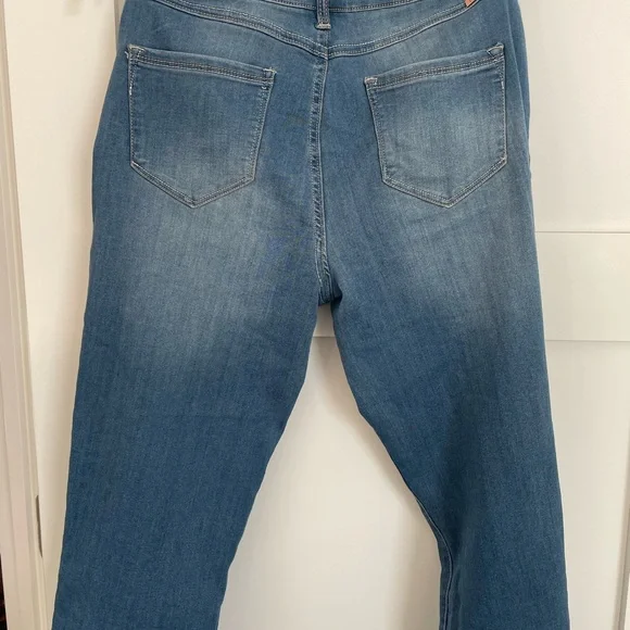 1822 Denim Women's Classic Blue Ankle Skinny Jeans - Picture 2 of 5